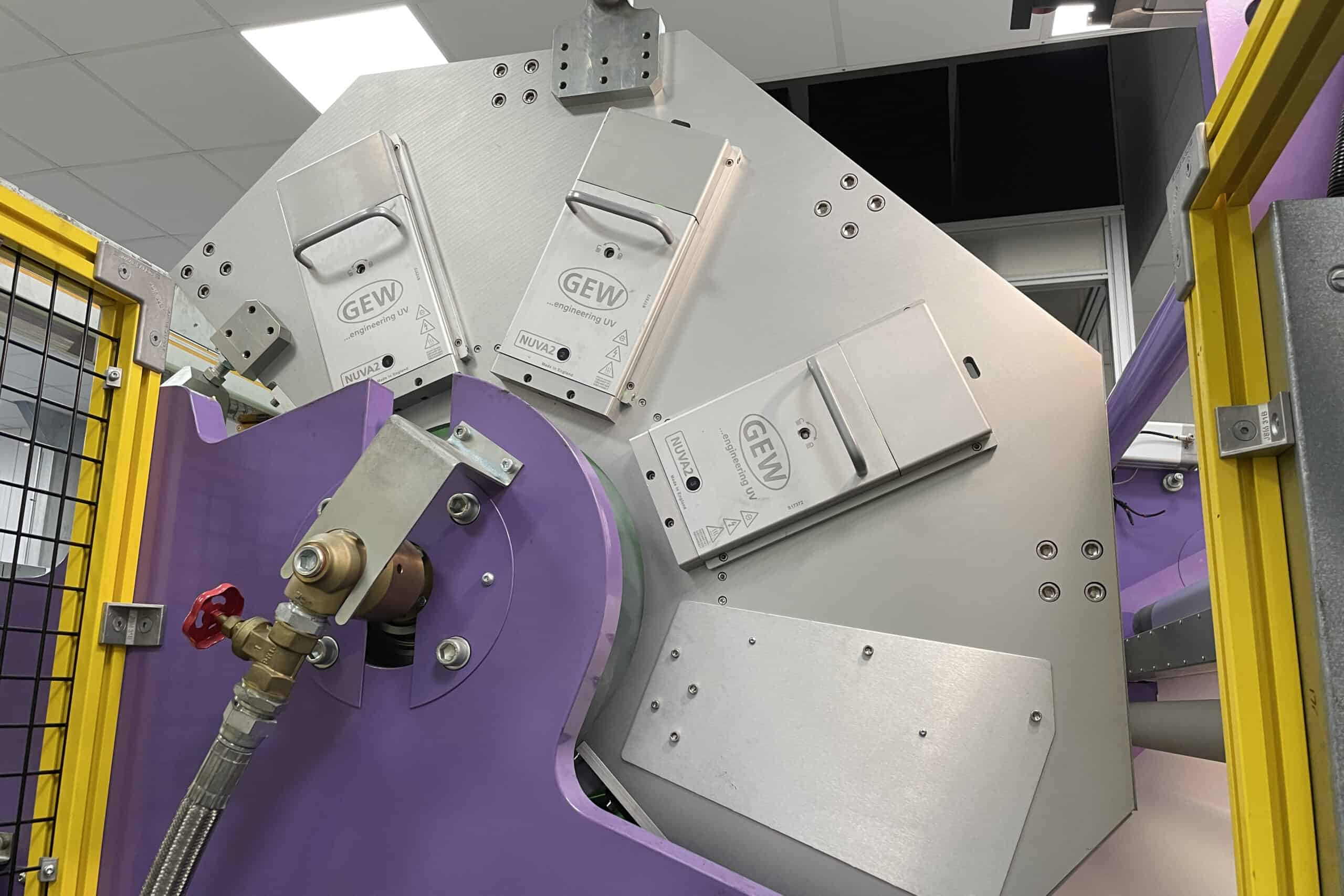 NUVA2 in einer UV-Hotmelt-Maschine