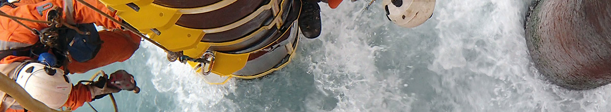 Offshore-Plattformbein in der Spritzwasserzone