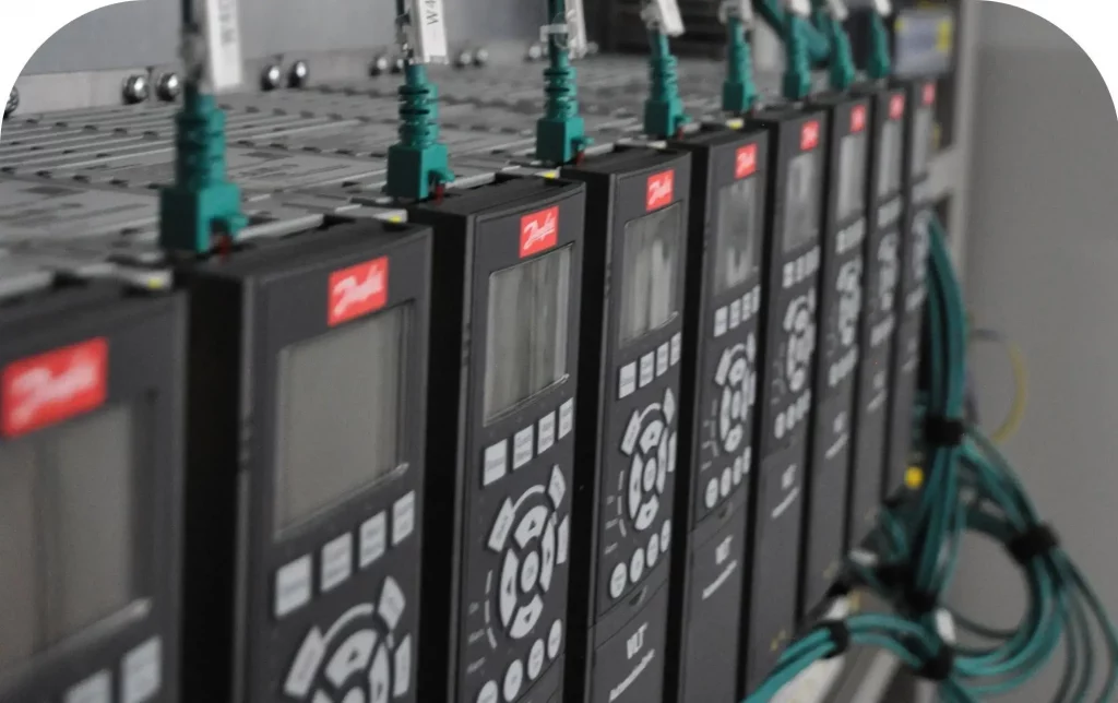 Danfoss Frequenzumrichter im Schaltschrank