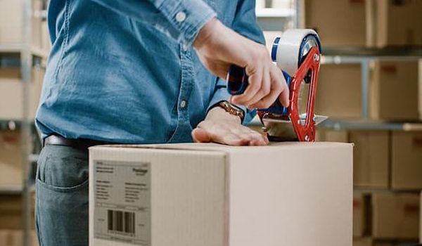 Konfektionierung: Etikettieren, Verpacken, Versenden