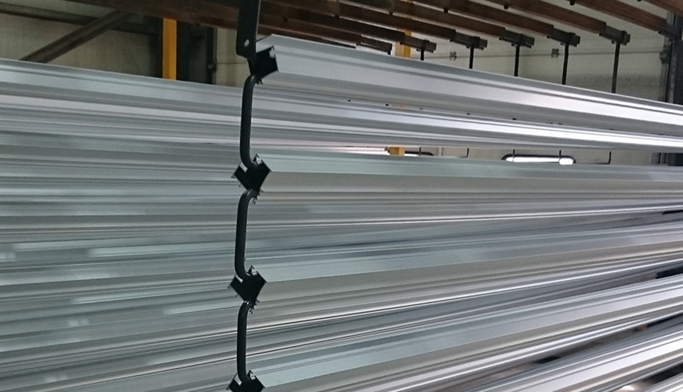 Oberflächenveredeltes Aluminiumprofil