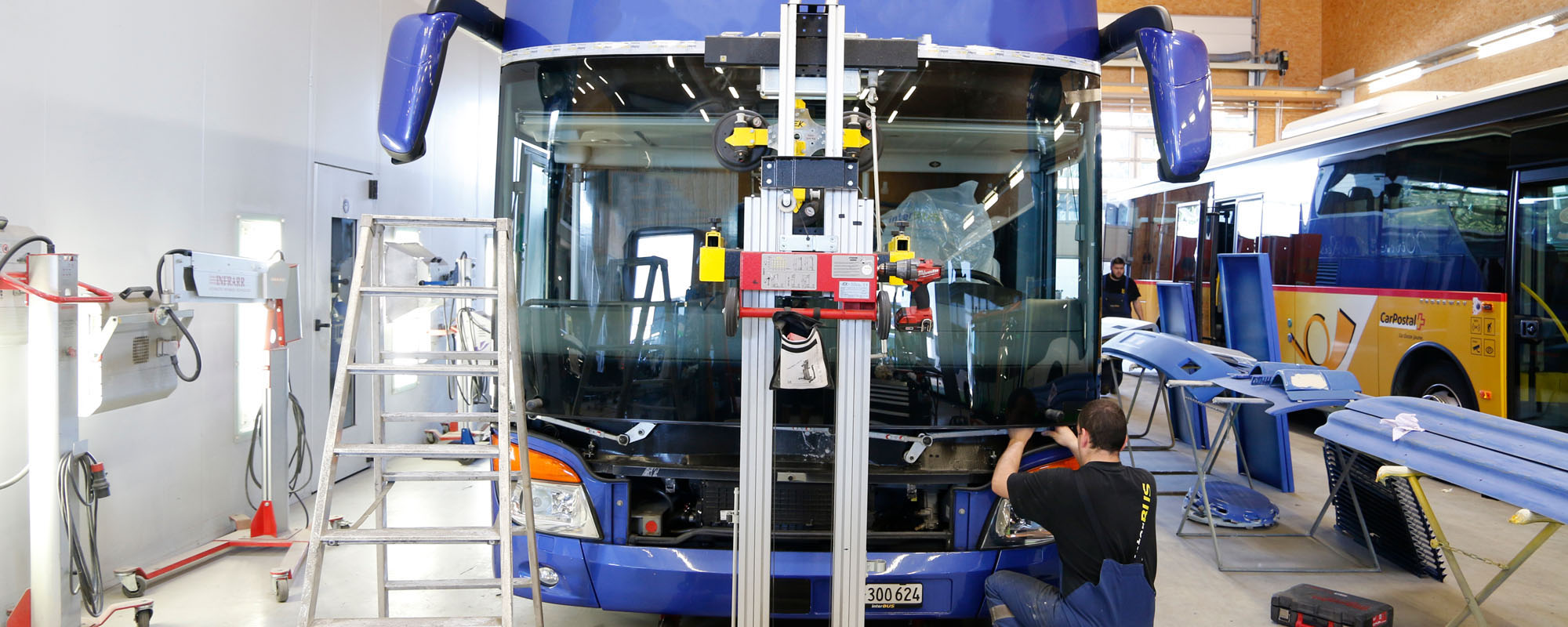 Fahrzeug in der Halle
