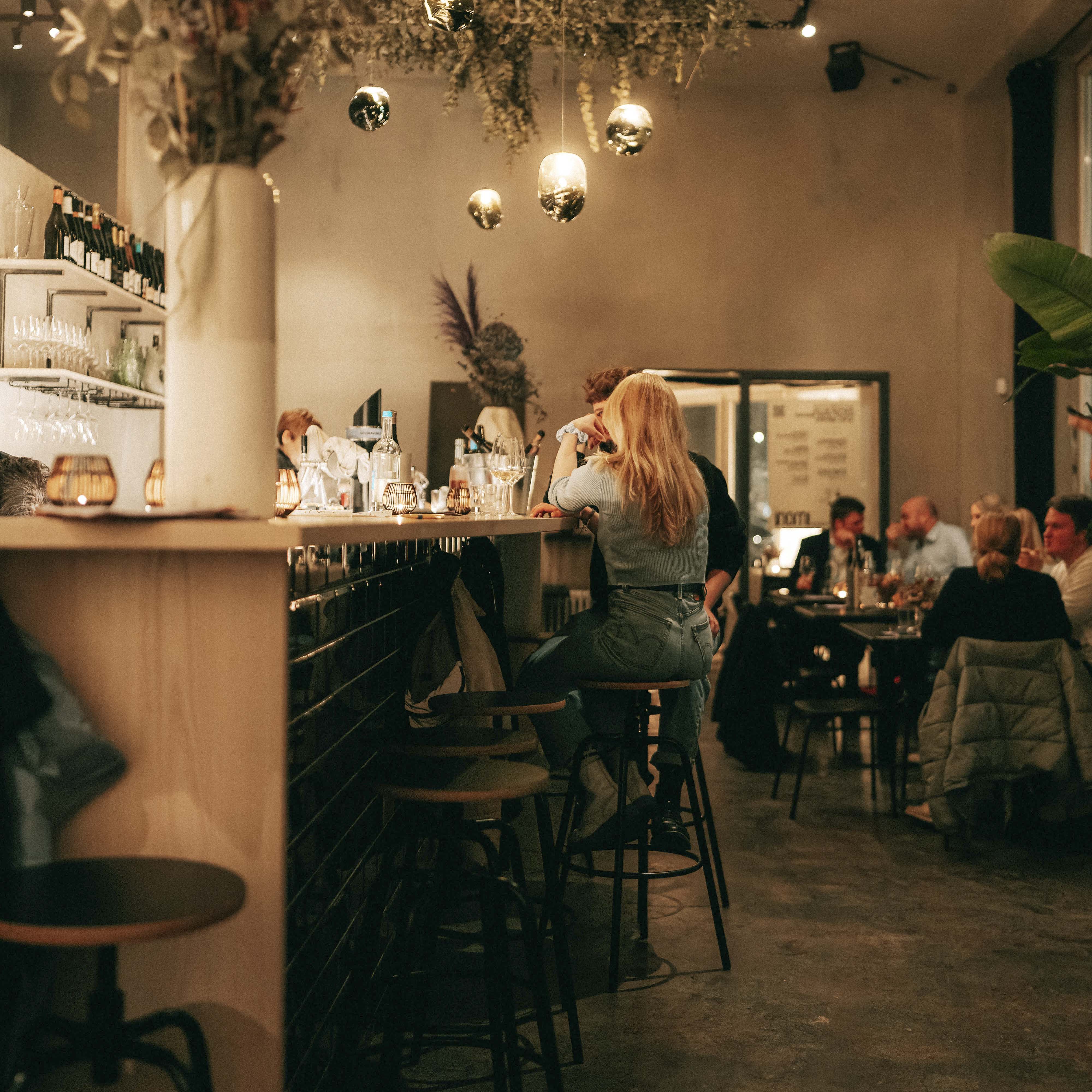 Nomi Bar — Gastronomie-Einrichtung