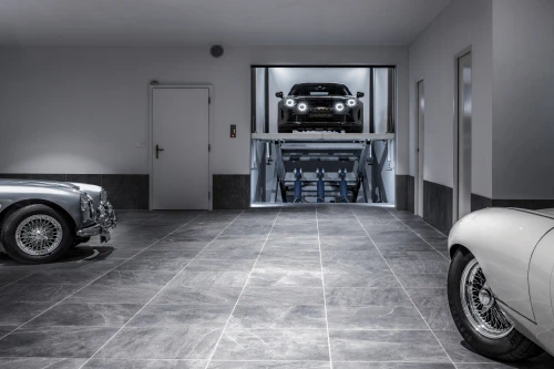 Autolift mit geöffneter Tür