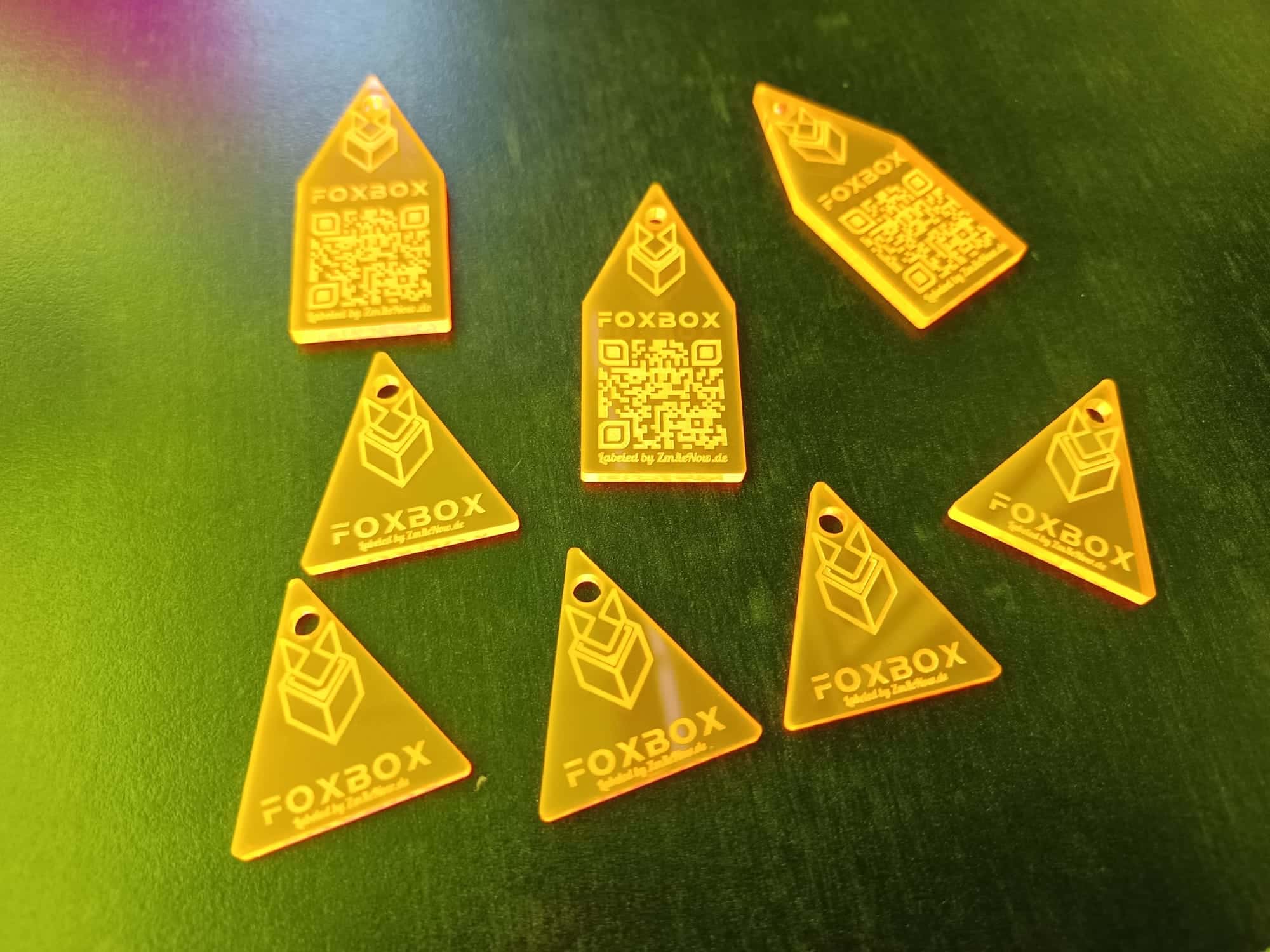 Gefertigte Tags