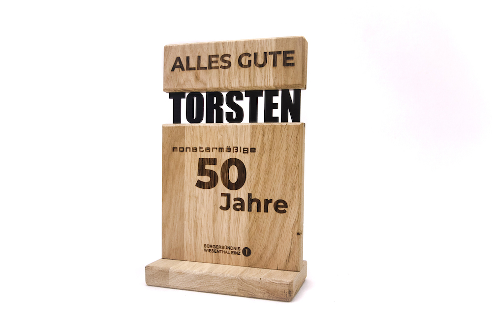 Geburtstagstrophäe aus Holz
