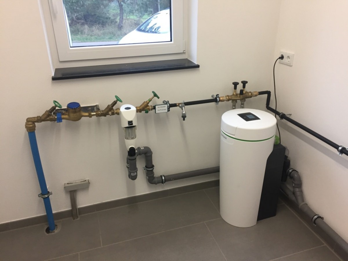Neubau Einfamilienhaus Schneider, Bausendorf – Wärmepumpe und Enthärtungsanlage