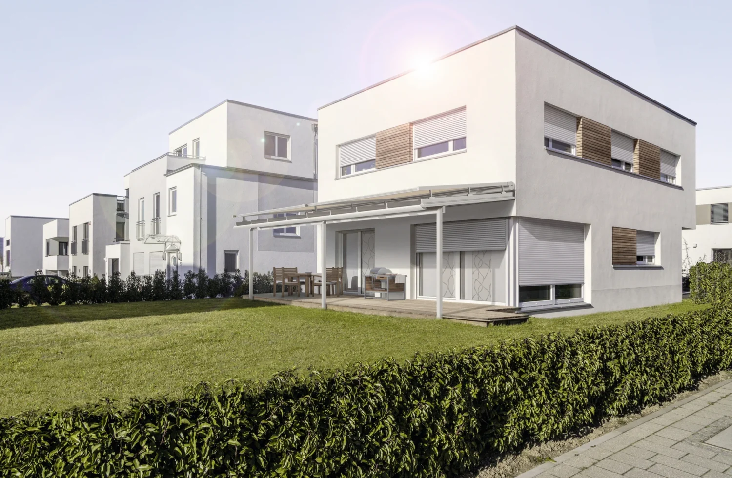 Reihenhäuser mit Sonnenschutz und Terrasse