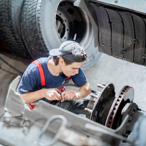 Mitarbeiter in der Werkstätte