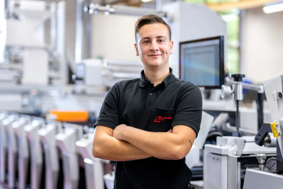Auszubildende in der Etikettenproduktion