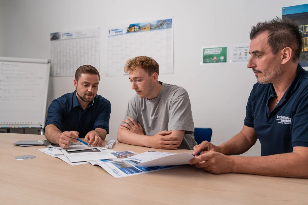 Projektbesprechung zur individuellen Hallenplanung