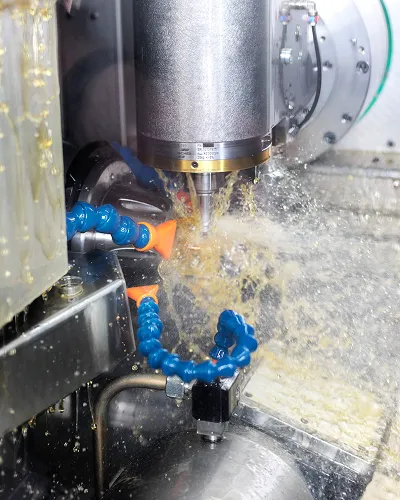 CNC-Bearbeitungszentrum bei der Zerspanung