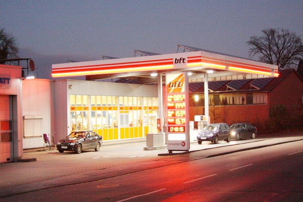 Tankstelle und Zapfsäulen