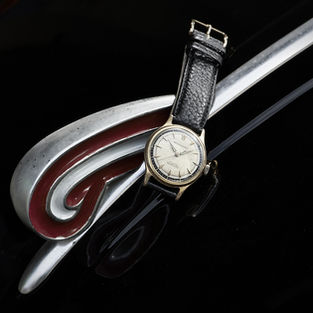 Herrenuhr BORGWARD auf der Motorhaube des Goliath Hansa 1100