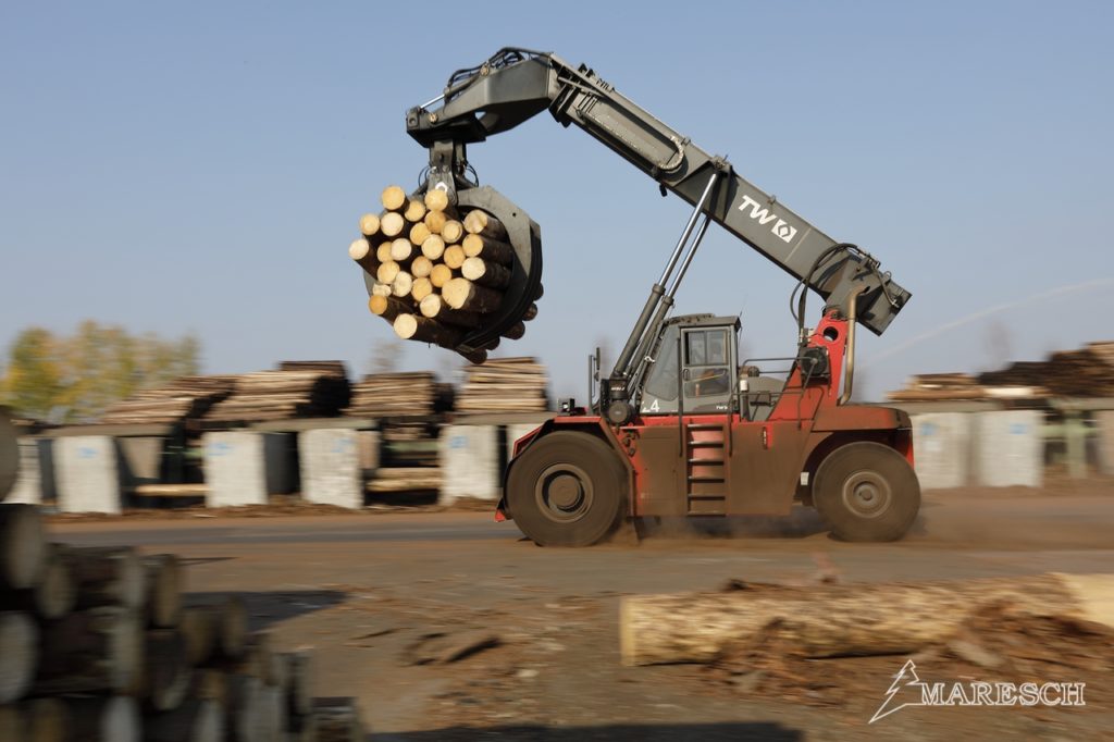 Sägezubringung mit dem Kalmar Log Stacker