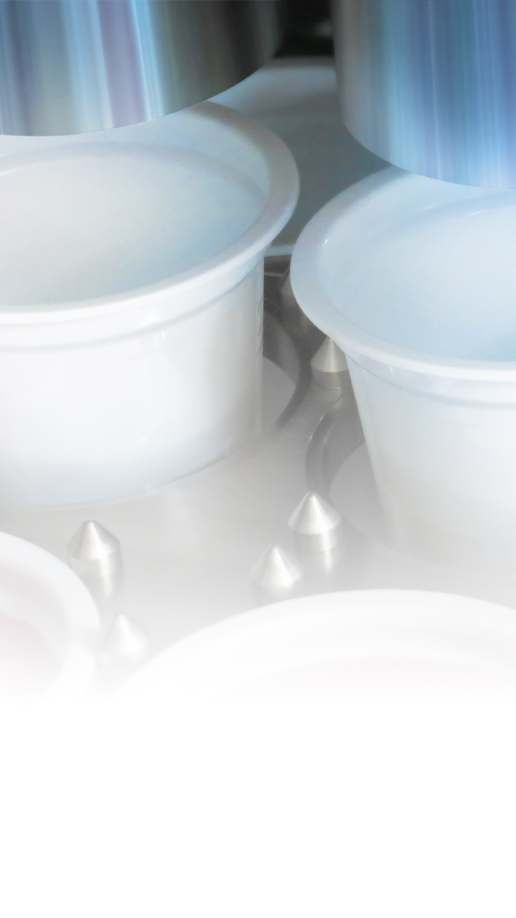 Hygienische Füll- und Verschließtechnik für Becher und Flaschen