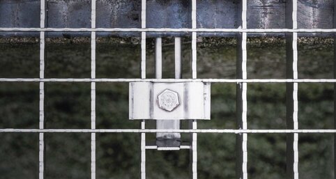 Edelstahlgitterroste mit Befestigungssystem