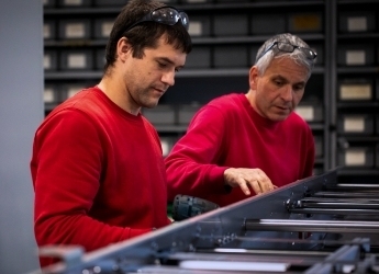 Montage mechanisch, pneumatisch, hydraulisch und elektrisch