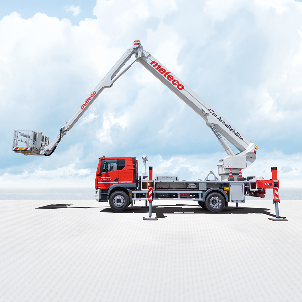 LKW-Bühne mit Bedienungsmann