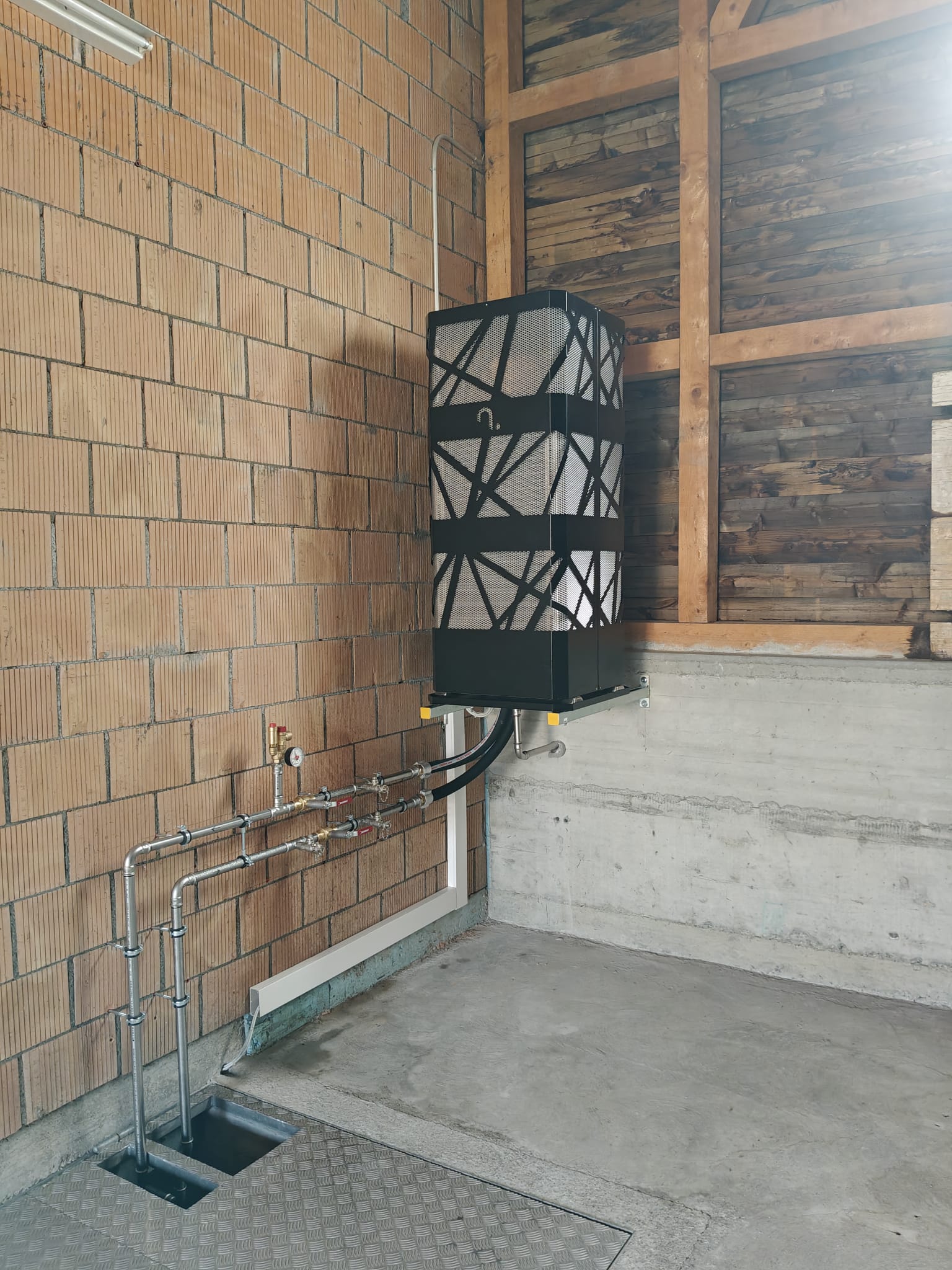 Outdoor heat exchanger in the barn, Uster ZH