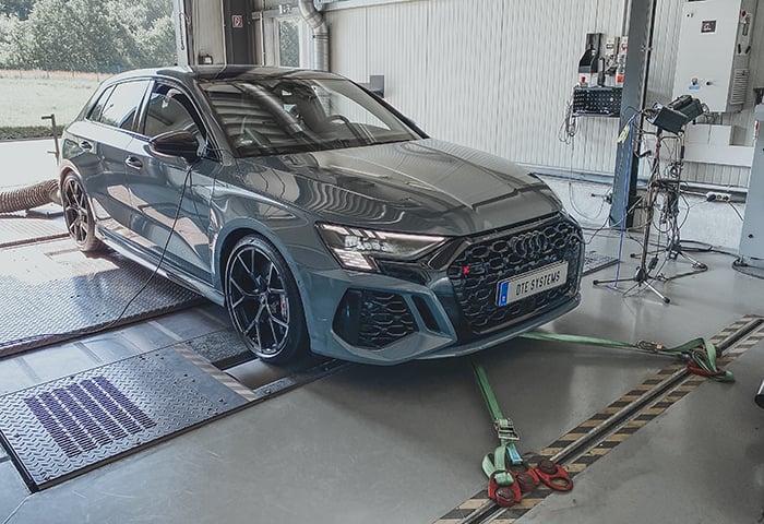 Audi RS3 auf dem DTE-Prüfstand
