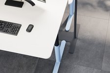 LO Modus – Sitz-/Stehtisch mit organischen Formen