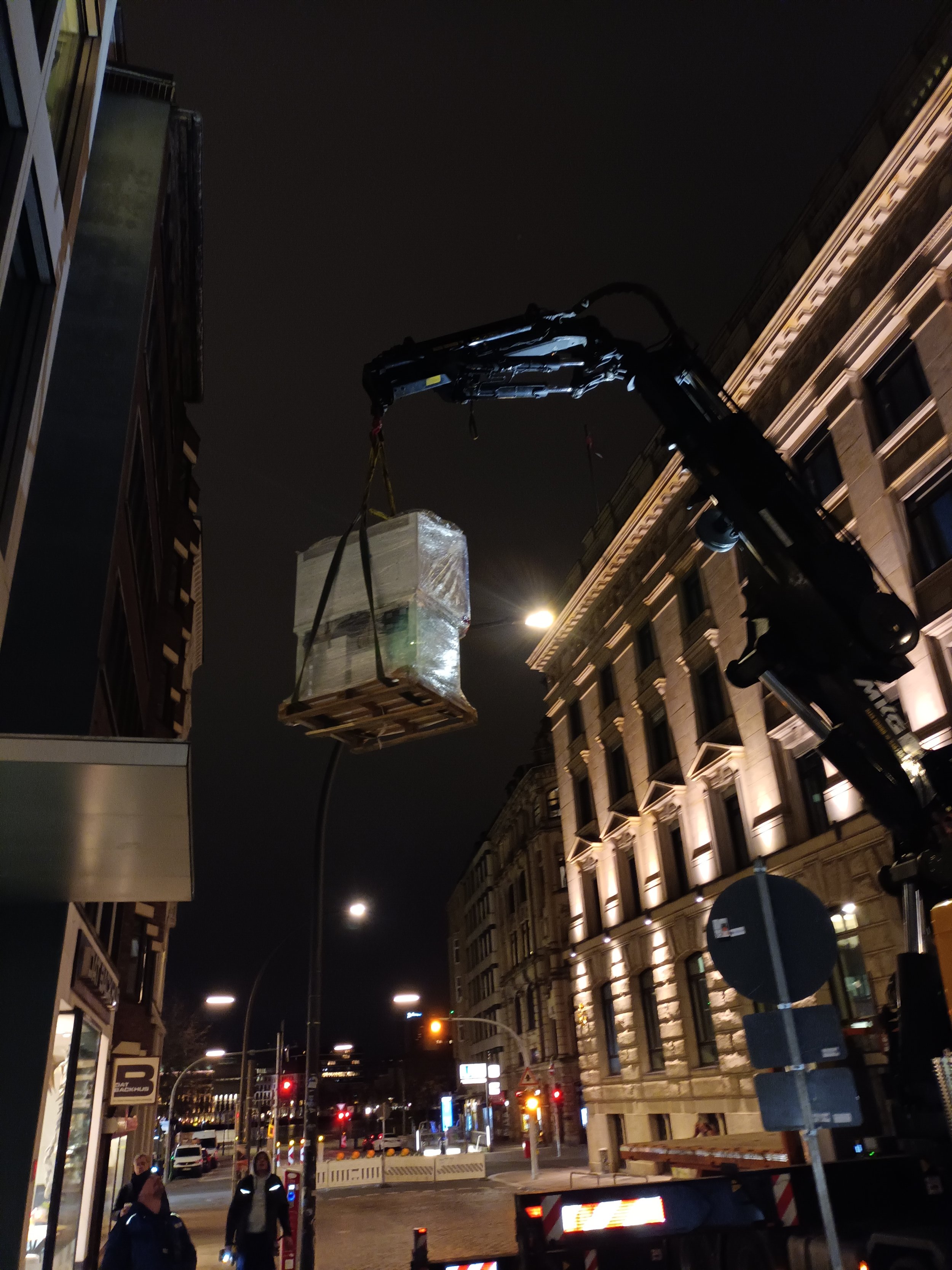 Installation einer Wägekabine per Kran