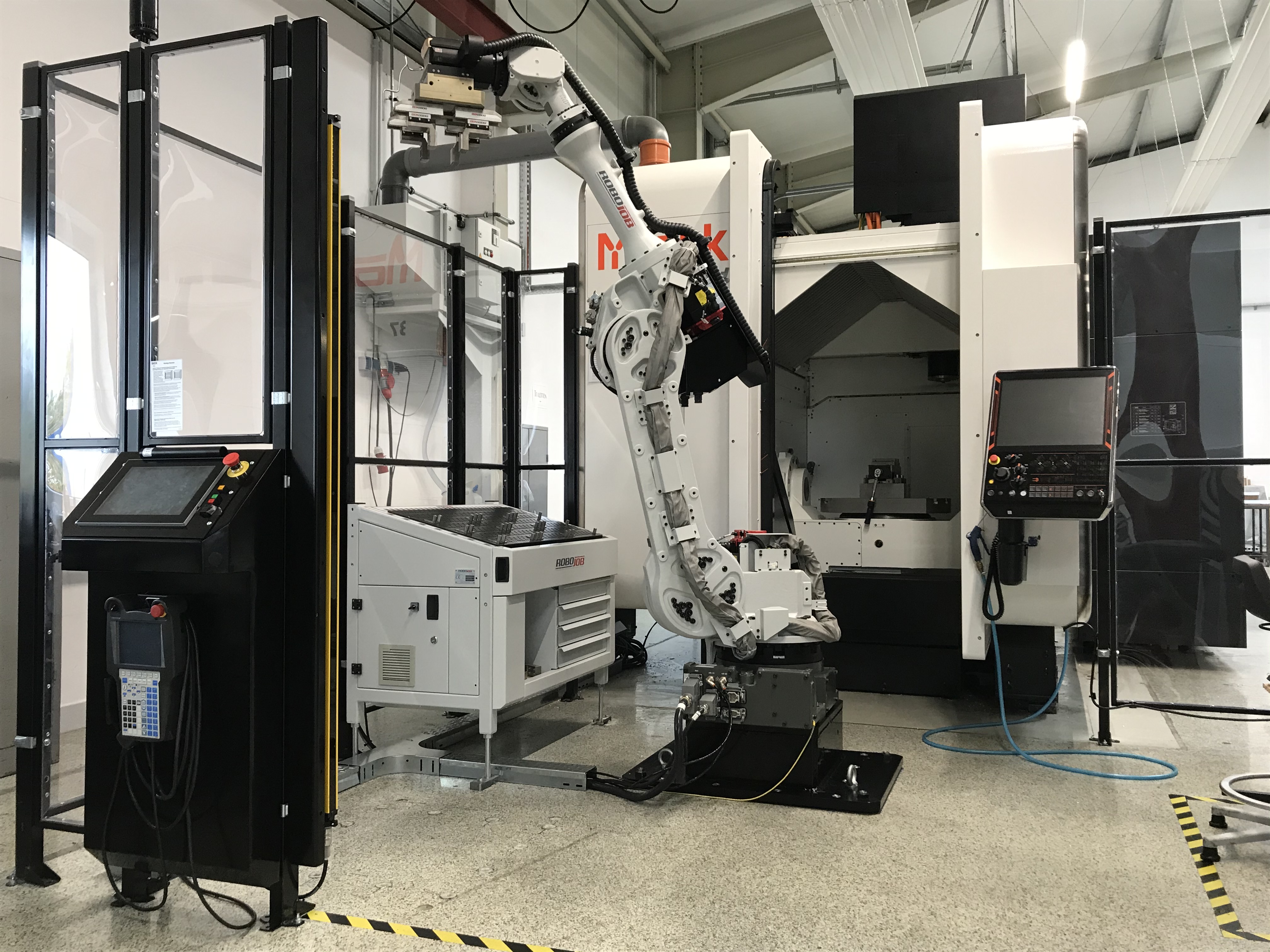 MAZAK Variaxis i-700 mit RoboJob Mill-Assist E – erste Schritte in Richtung