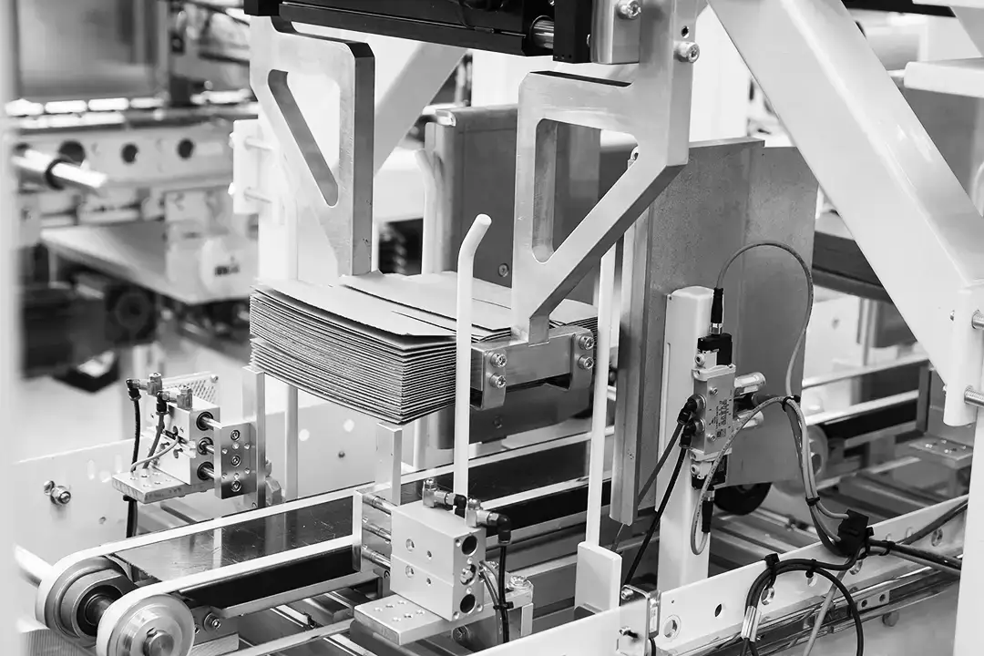 Sondermaschine zur automatisierten Zuführung und Handhabung