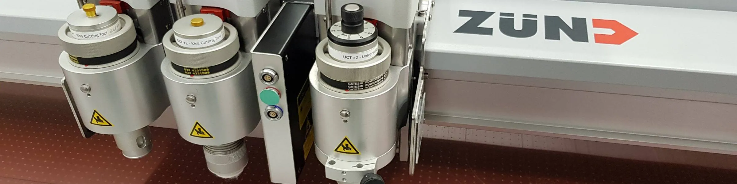 Schneideplotter mit mehreren Werkzeugköpfen