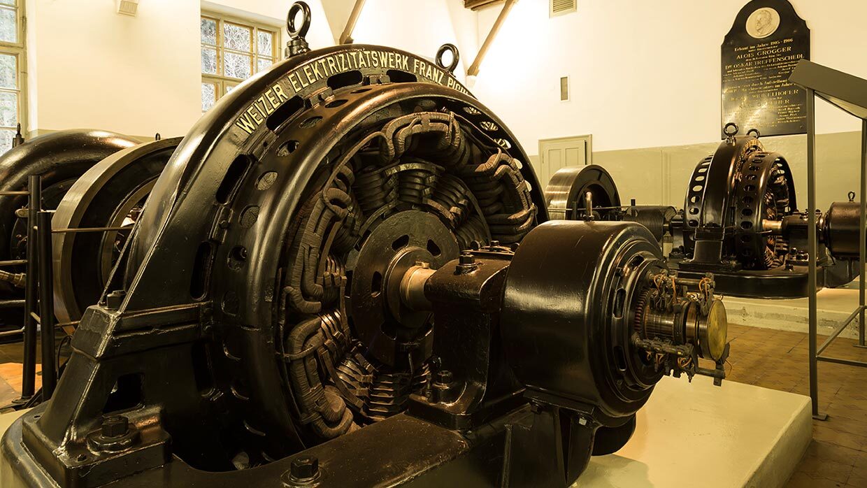 Historische Generatoren im Schaukraftwerk Stubenbergklamm