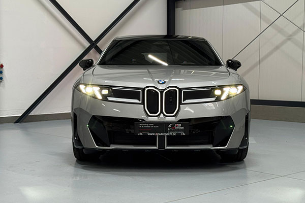 BMW iX3 als Testfahrzeug