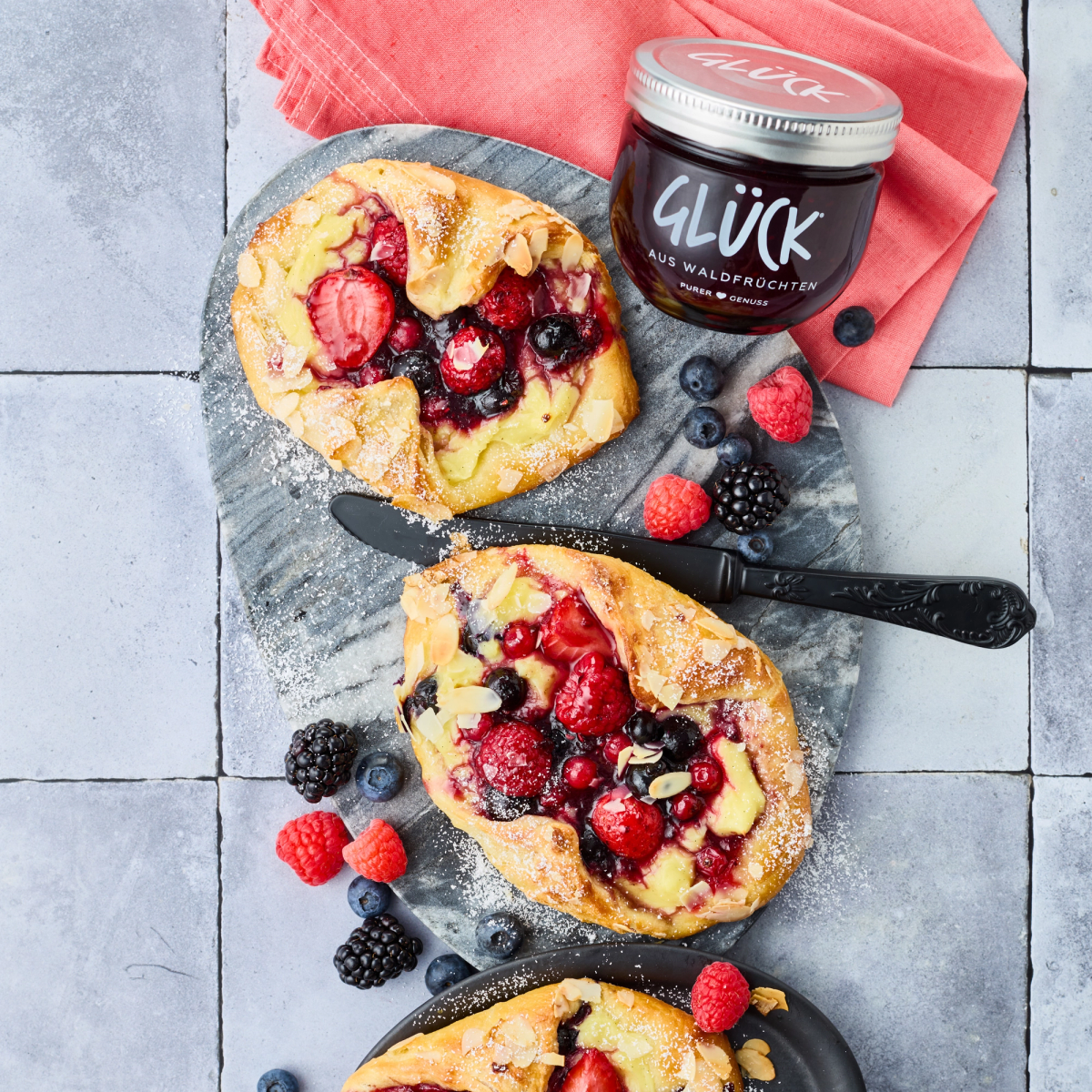 Rezeptinspiration mit Beeren und Mandeln
