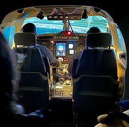 Full-Flight-Simulator Cockpit KingAir B200