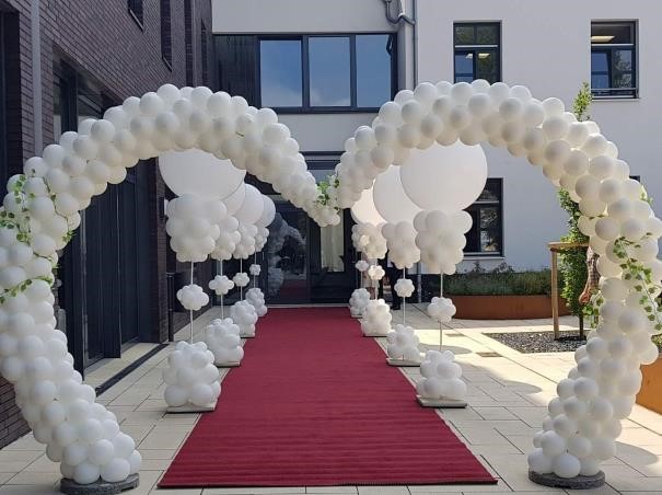 Eventboden, z. B. roter Teppich