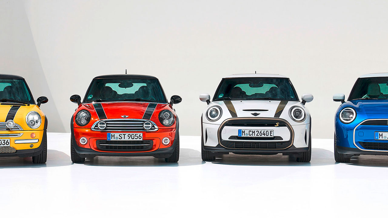 Vier Generationen MINI Cooper