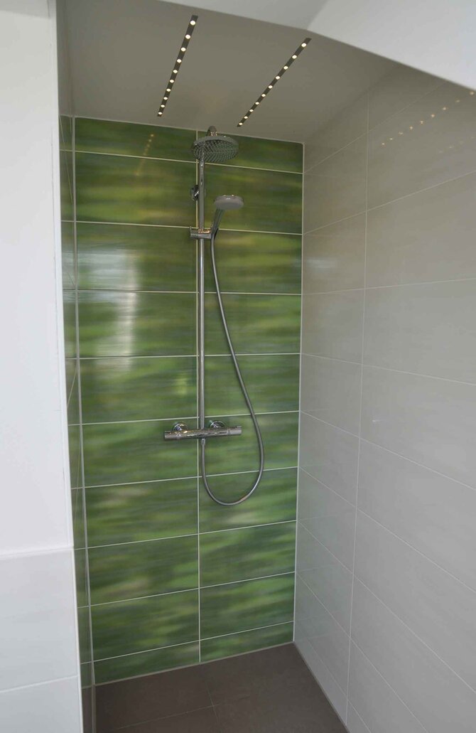 Dusche (Natursteine)