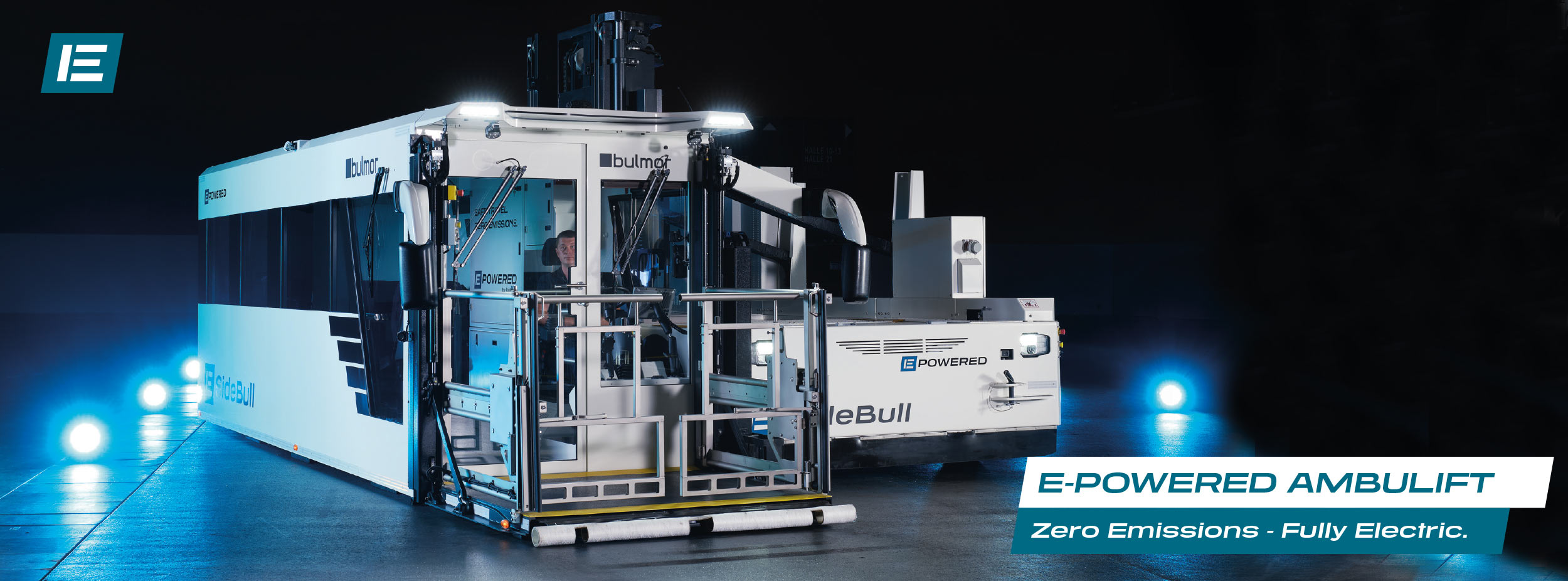 Elektrischer E-SideBull Ambulift am Flughafen