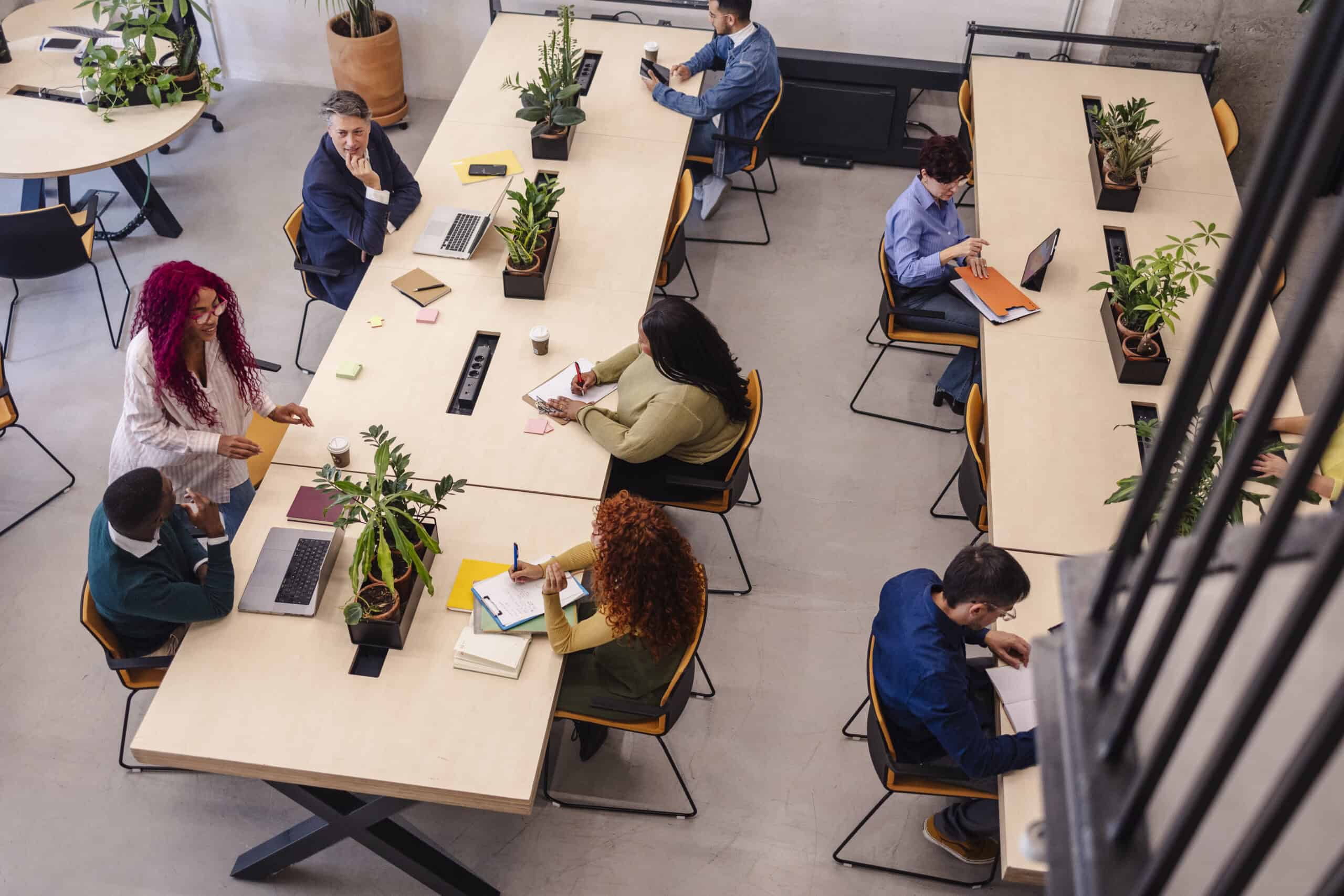 Zusammenarbeit im modernen Büro