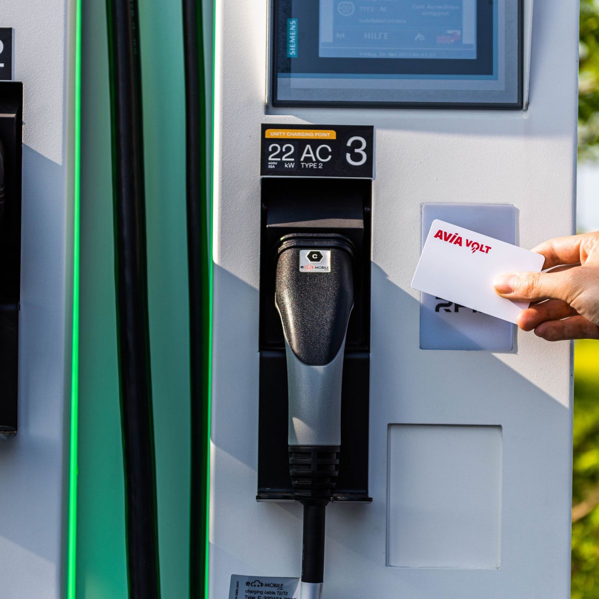 AVIA Volt Ladekarte – Elektroauto an Ladestation