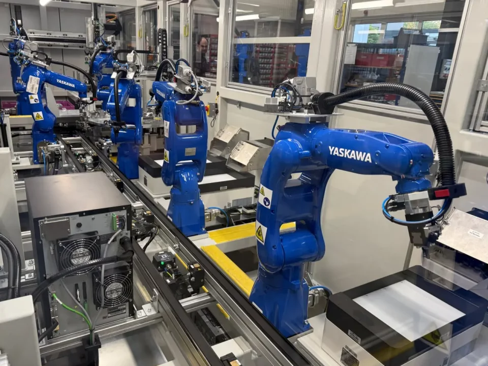 Roboterzelle mit Multi-Feeder-System