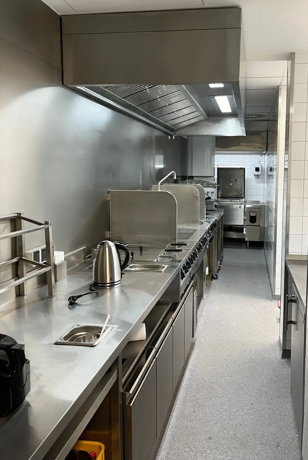 Dunstabzugshaube in Gastronomieküche