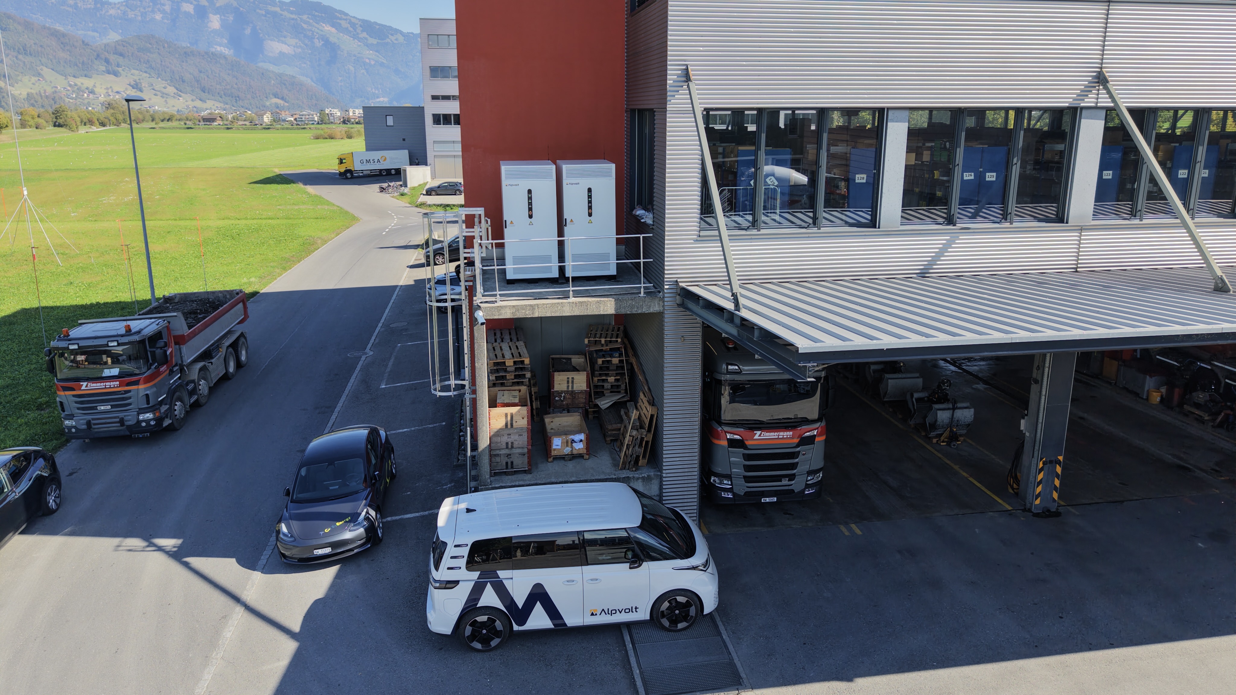 Speicher statt teurer Netzausbau – Powerbox-Installation Buochs (Drohne)