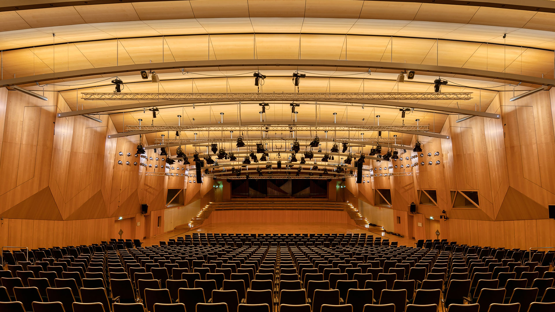Beleuchtungslösung im Sendesaal