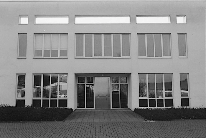 Neubau von Bürohaus und Montagehalle (1988)
