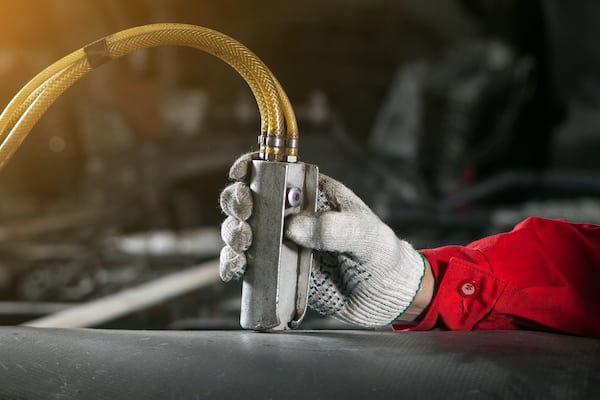 Wartungsarbeiten an Hydraulikanlage