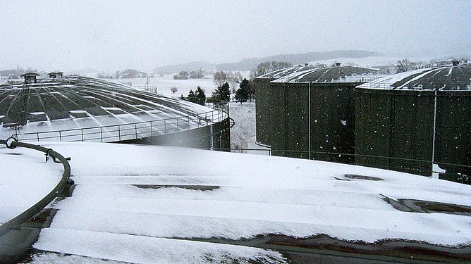 Tanklager im Winter