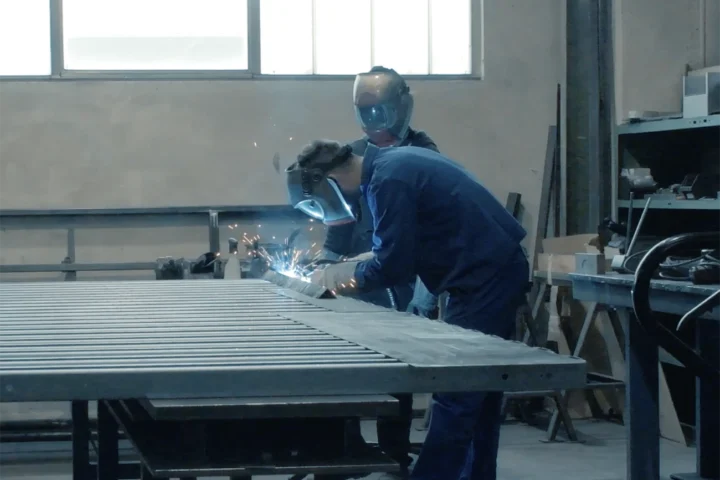 Welding work in contract manufacturing