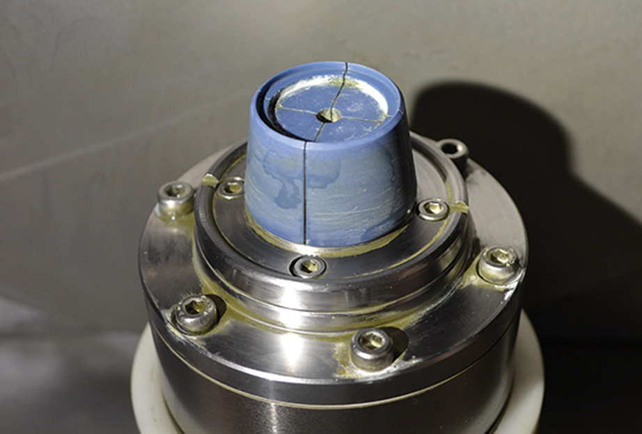 Precision chuck for machining optical components