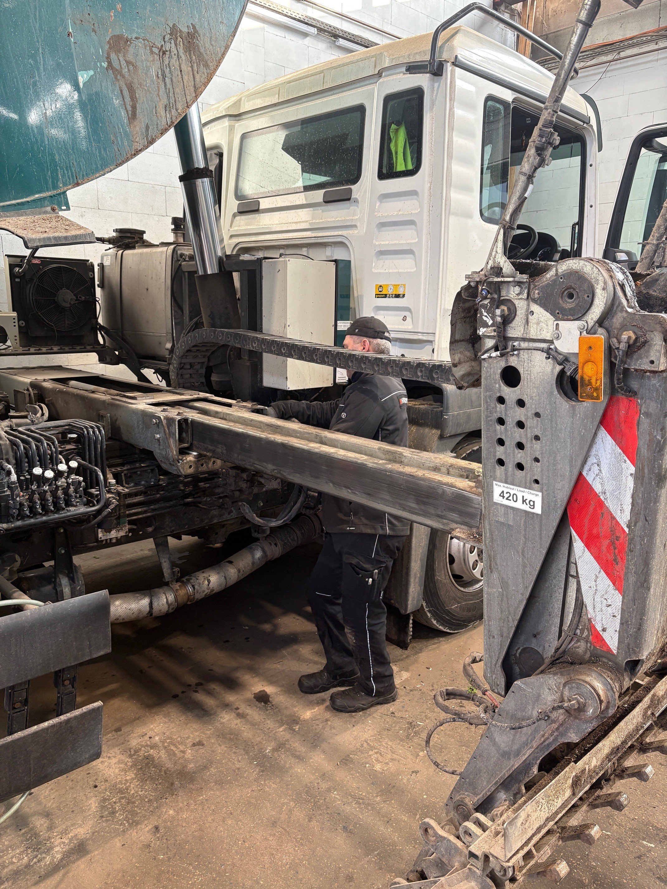 Reparatur eines Kranfahrzeugs